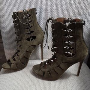 Womens heel by Shoe Dazzle